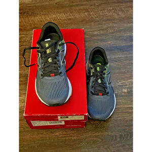 New Balance 890v6 running shoe NWT Men’s 7.5